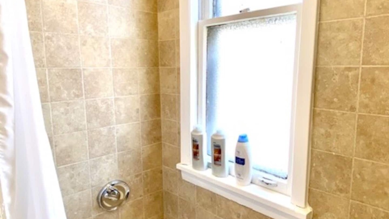 Photo of Bathroom in Lakeview