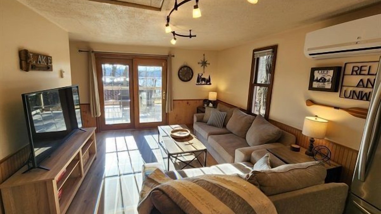 Photo of Livingroom in Solon Township