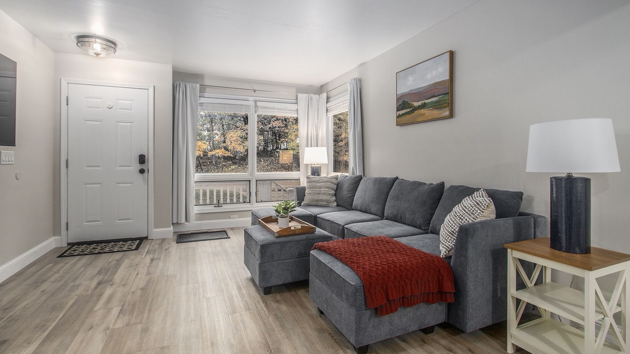 Photo of Livingroom in Norton Shores