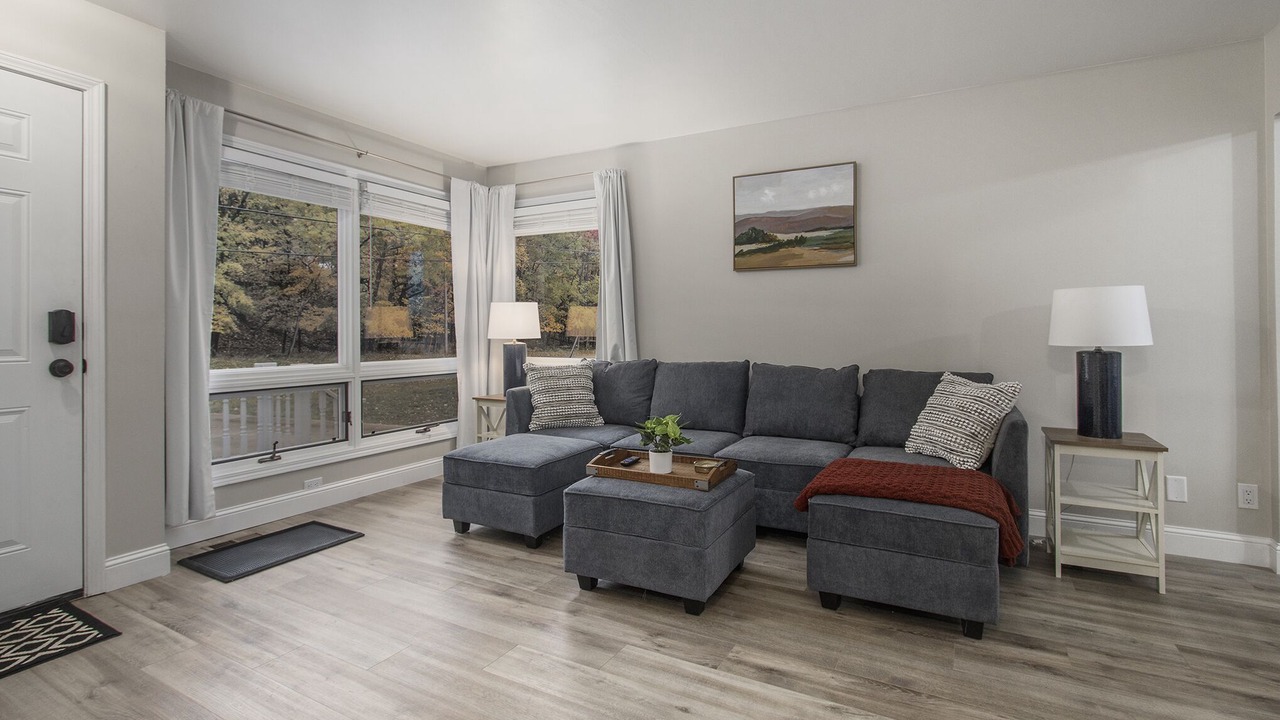 Photo of Livingroom in Norton Shores