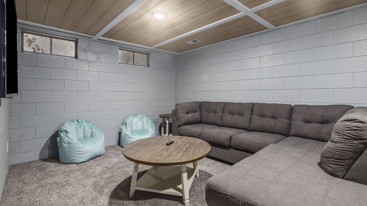 Photo of Livingroom in Norton Shores