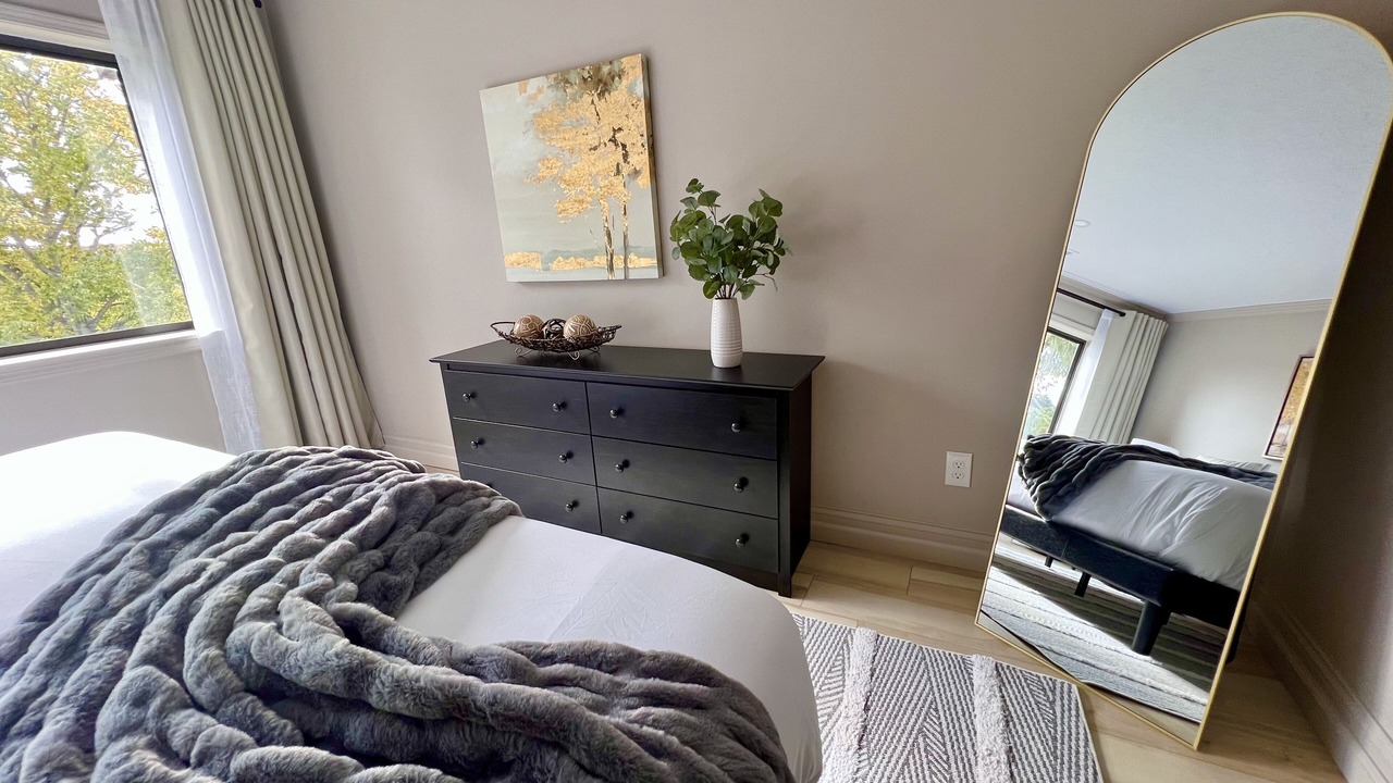 Photo of Bedroom in Acme