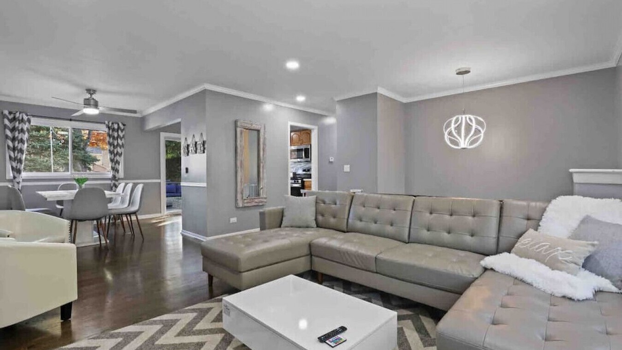 Photo of Livingroom in Glen Ellyn