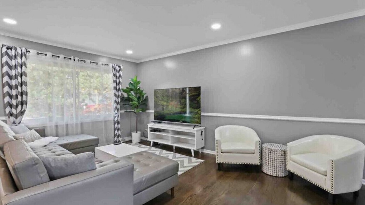 Photo of Livingroom in Glen Ellyn