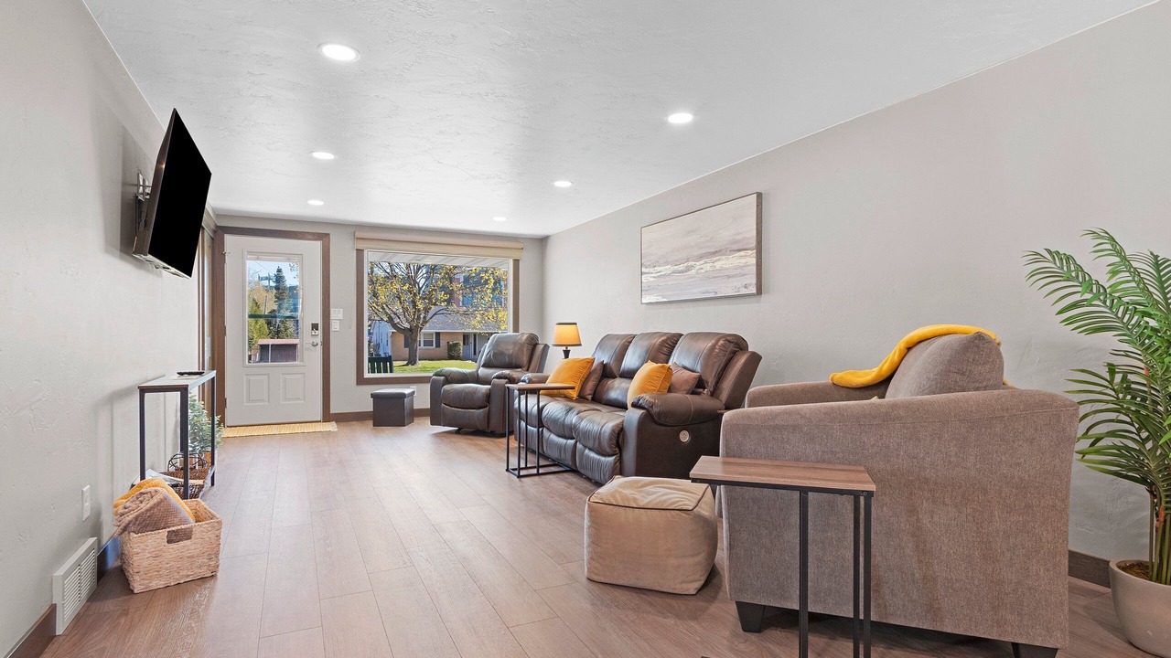 Photo of Livingroom in Ashwaubenon
