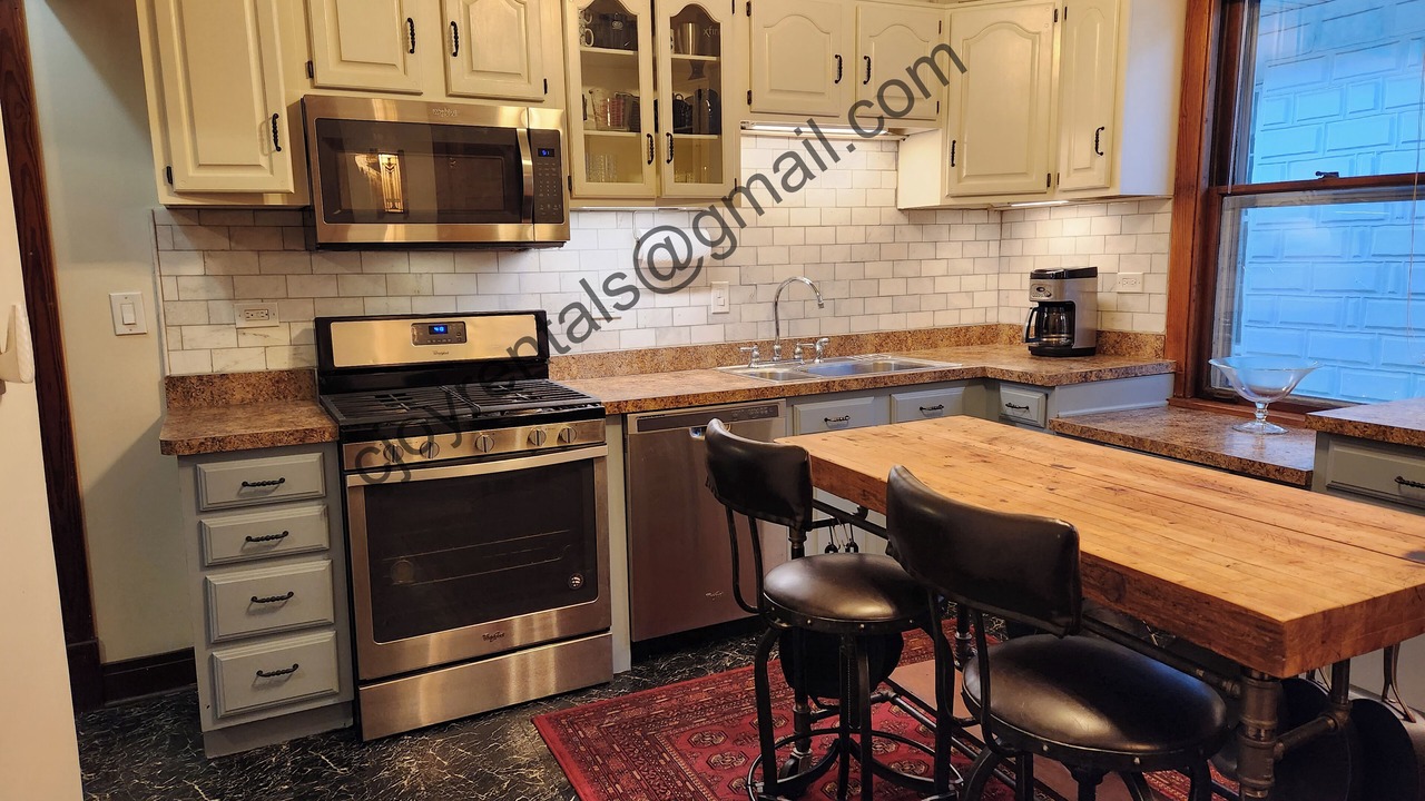 Photo of Kitchen in Old Irving Park