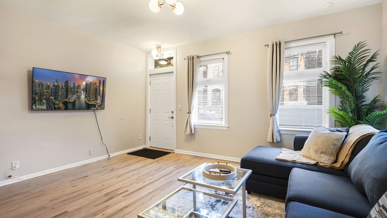 Photo of Livingroom in Ranch Triangle