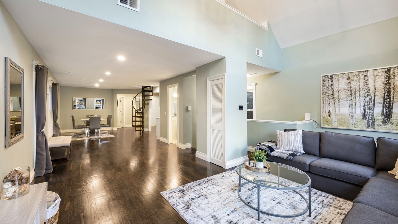 Photo of Livingroom in Ranch Triangle