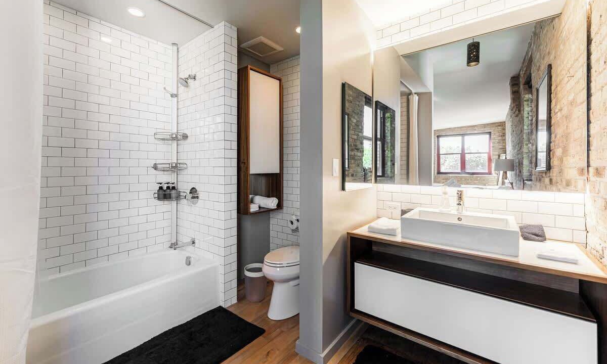 Photo of Bathroom in Logan Square