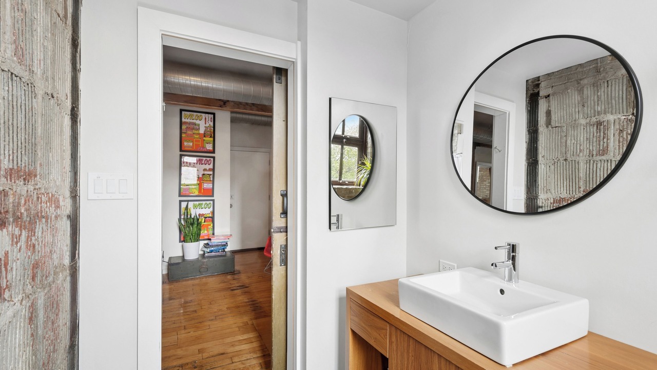 Photo of Bathroom in Logan Square