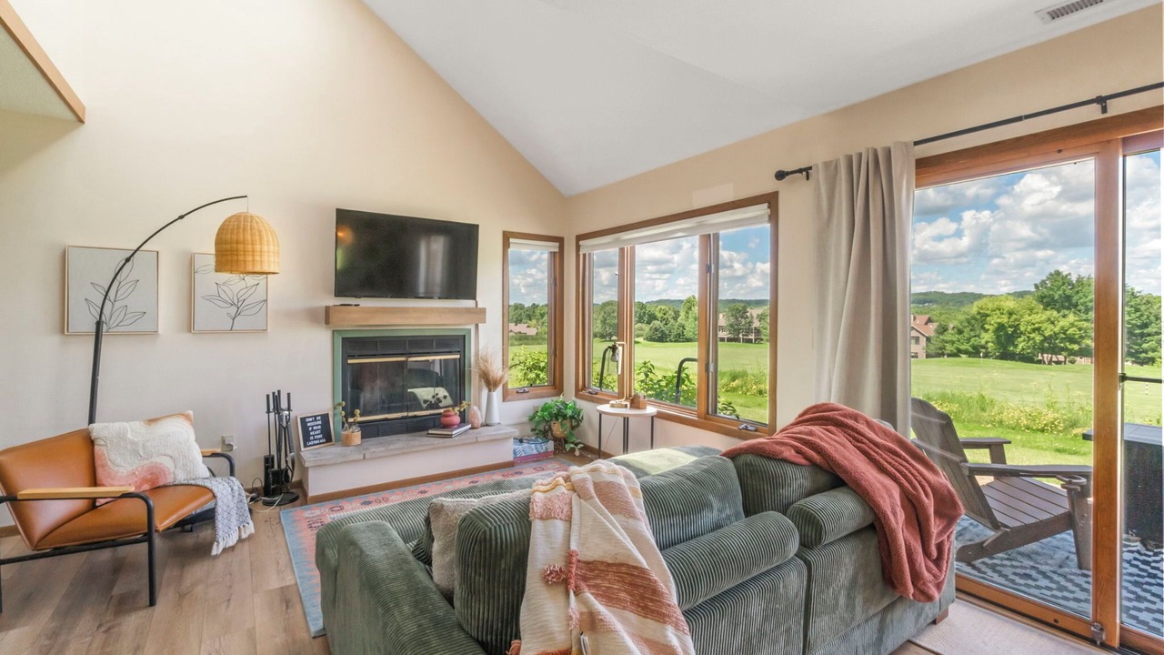Photo of Livingroom in The Galena Territory