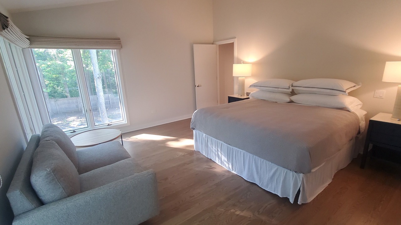Photo of Bedroom in Lake Forest