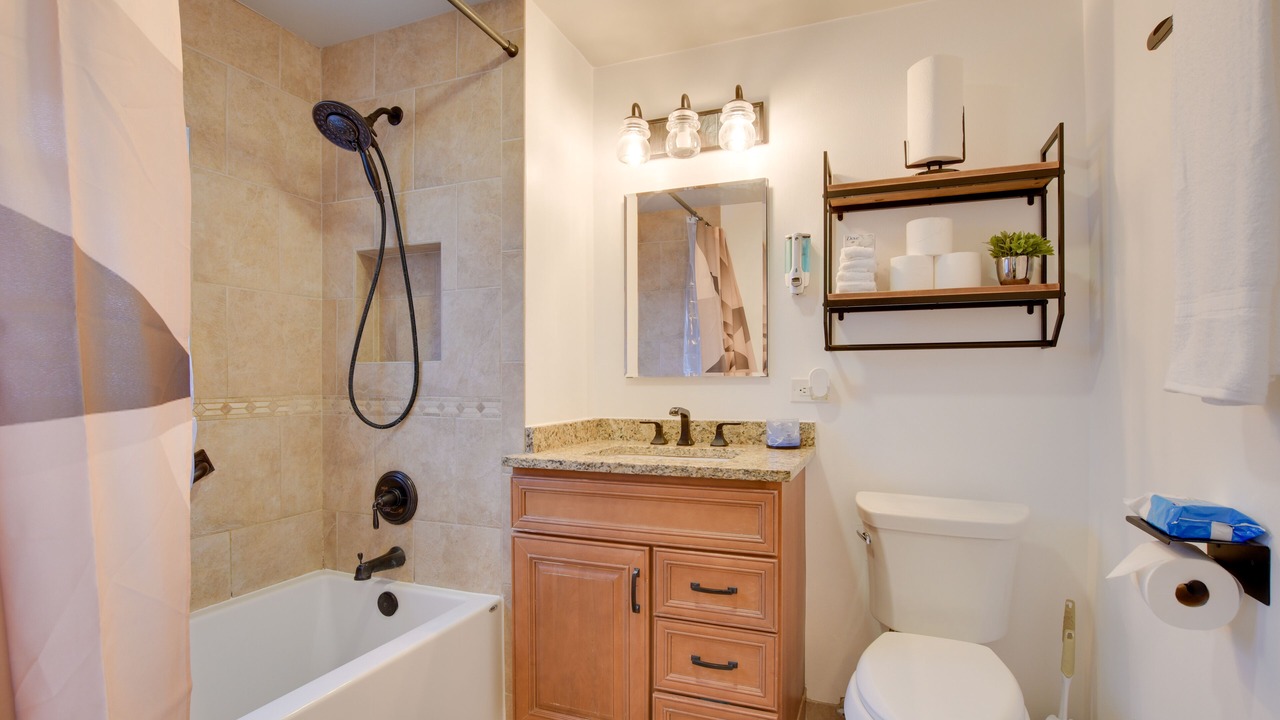 Photo of Bathroom in Maywood