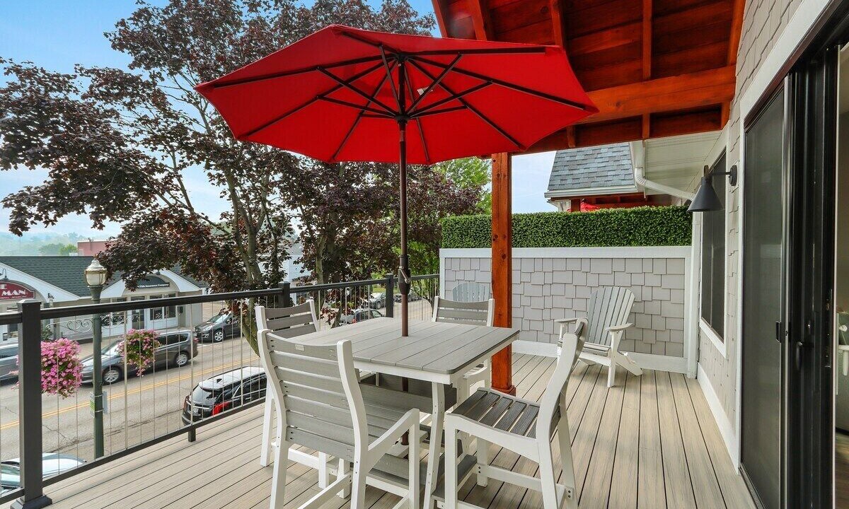 Photo of Patio Balcony in Lake Geneva
