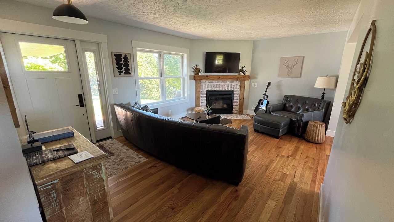 Photo of Livingroom in Suttons Bay