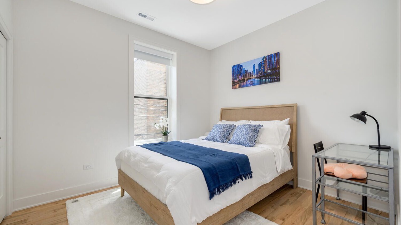 Photo of Bedroom in Lakeview