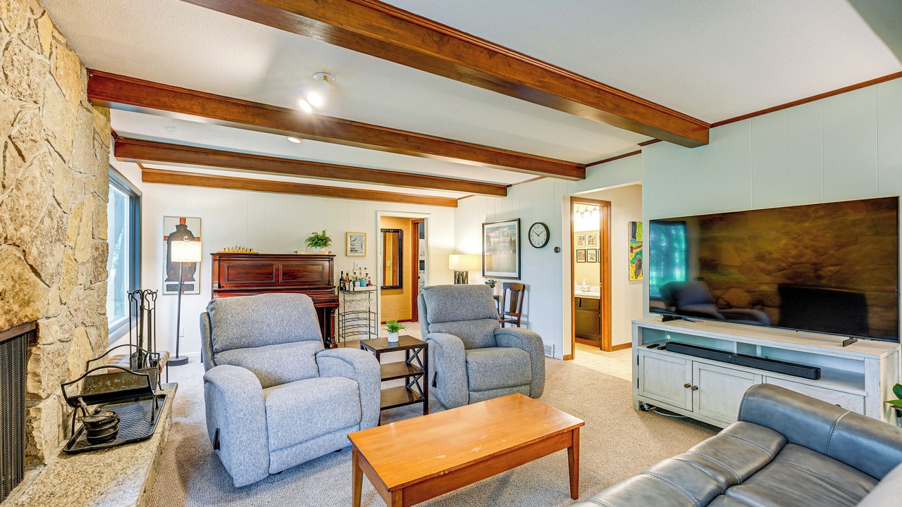 Photo of Livingroom in Whitehall