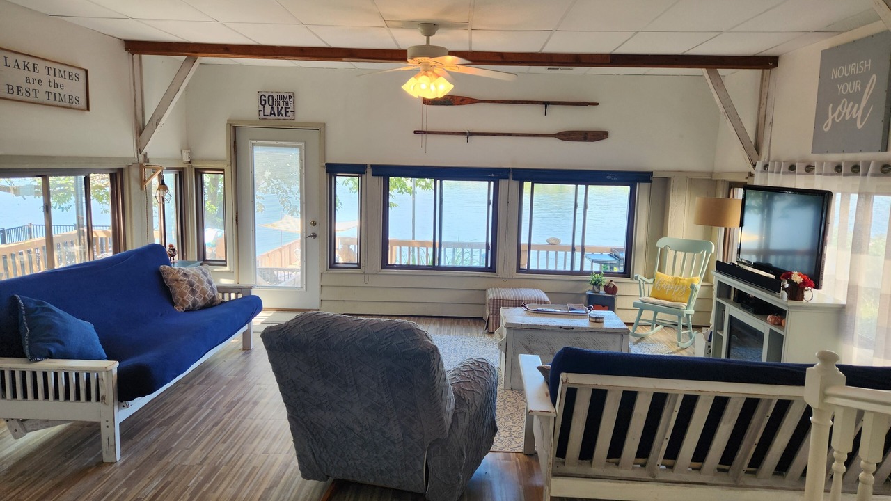 Photo of Livingroom in Monticello