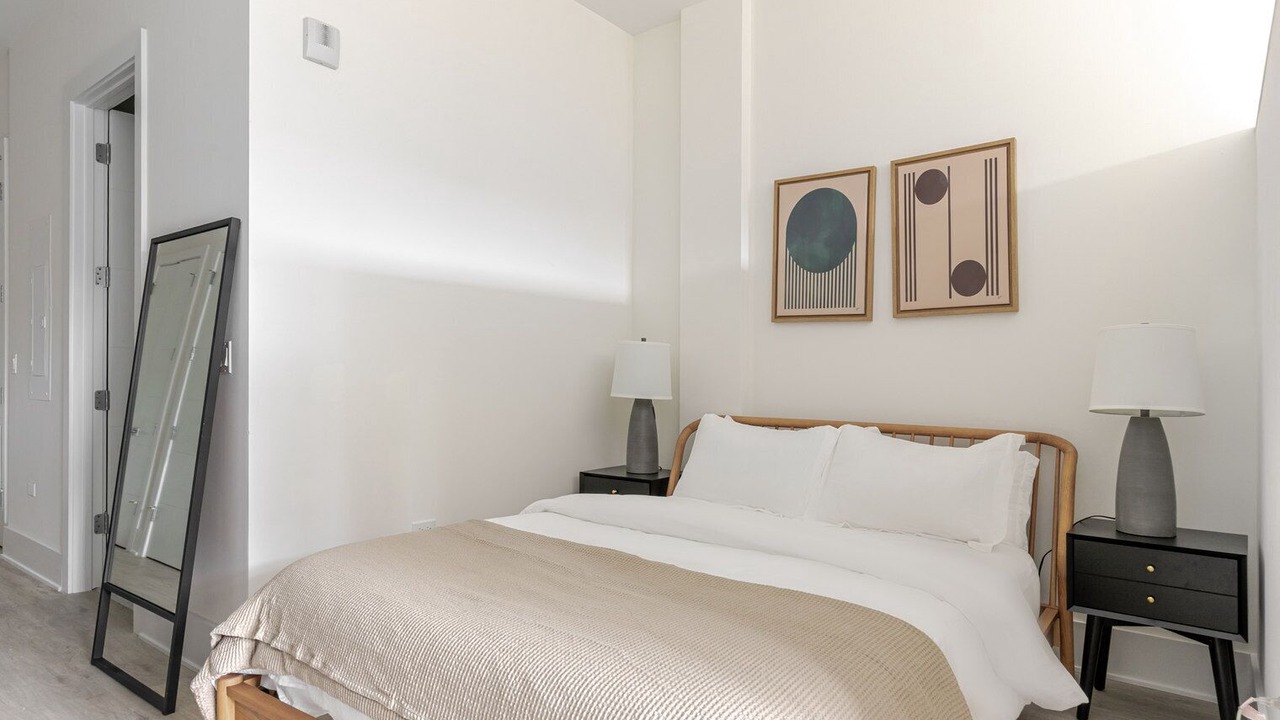 Photo of Bedroom in Greektown
