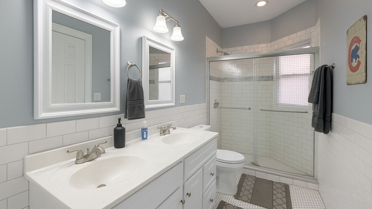 Photo of Bathroom in Lakeview