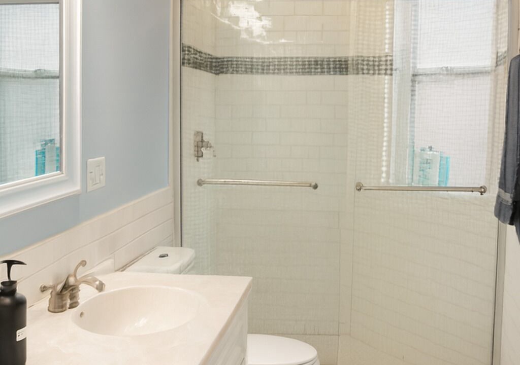 Photo of Bathroom in Lakeview