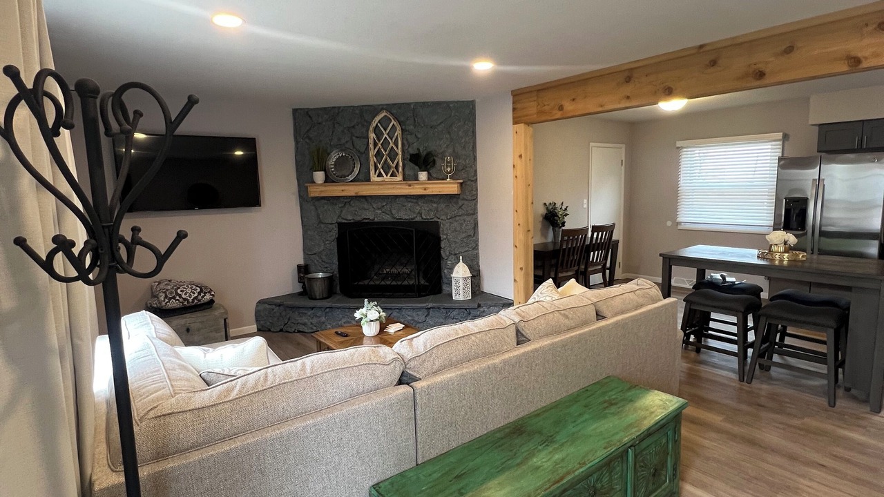 Photo of Livingroom in Eureka