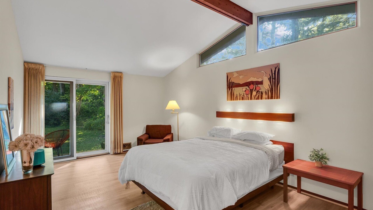 Photo of Bedroom in Urbana