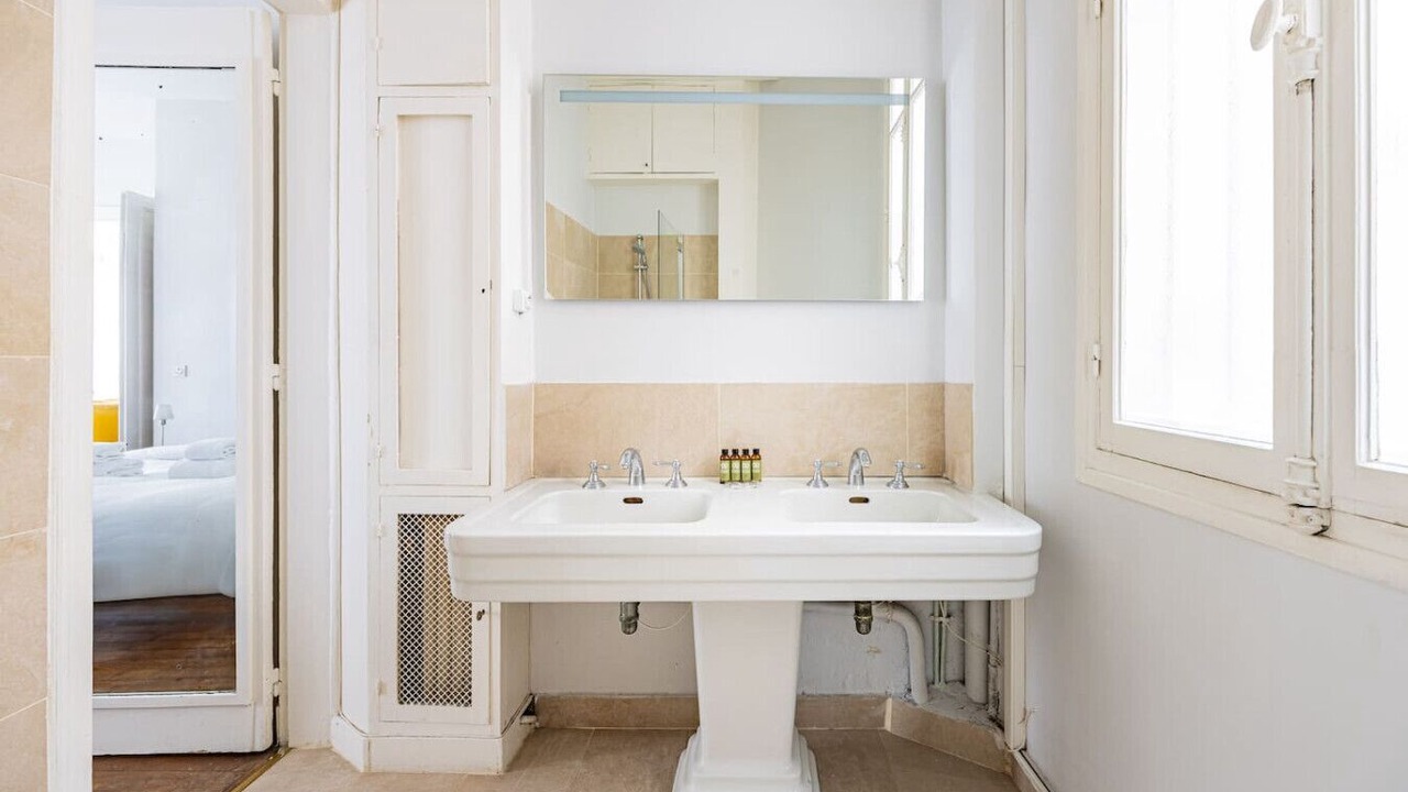 Photo of Bathroom in Notre-Dame-des-Champs