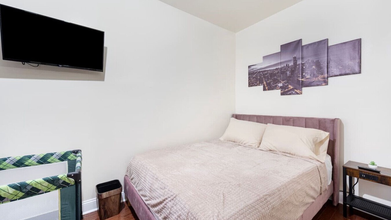 Photo of Bedroom in Lakeview