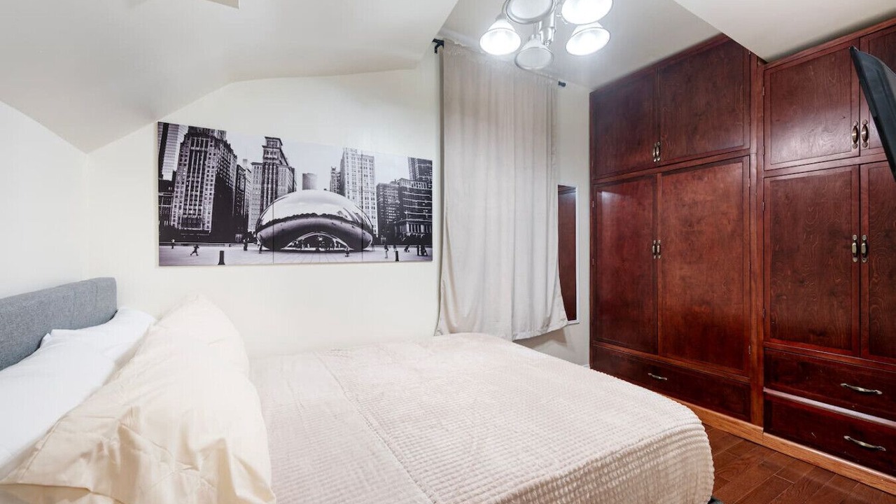 Photo of Bedroom in Lakeview
