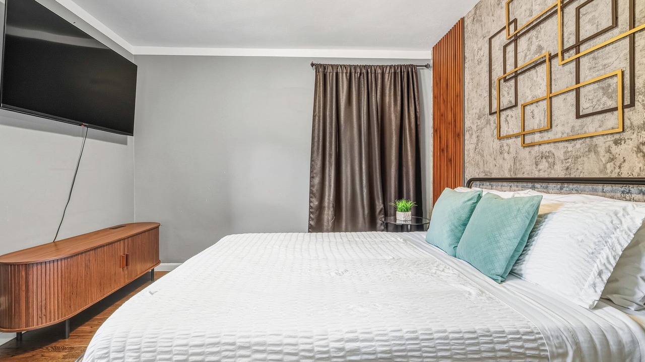 Photo of Bedroom in Burbank