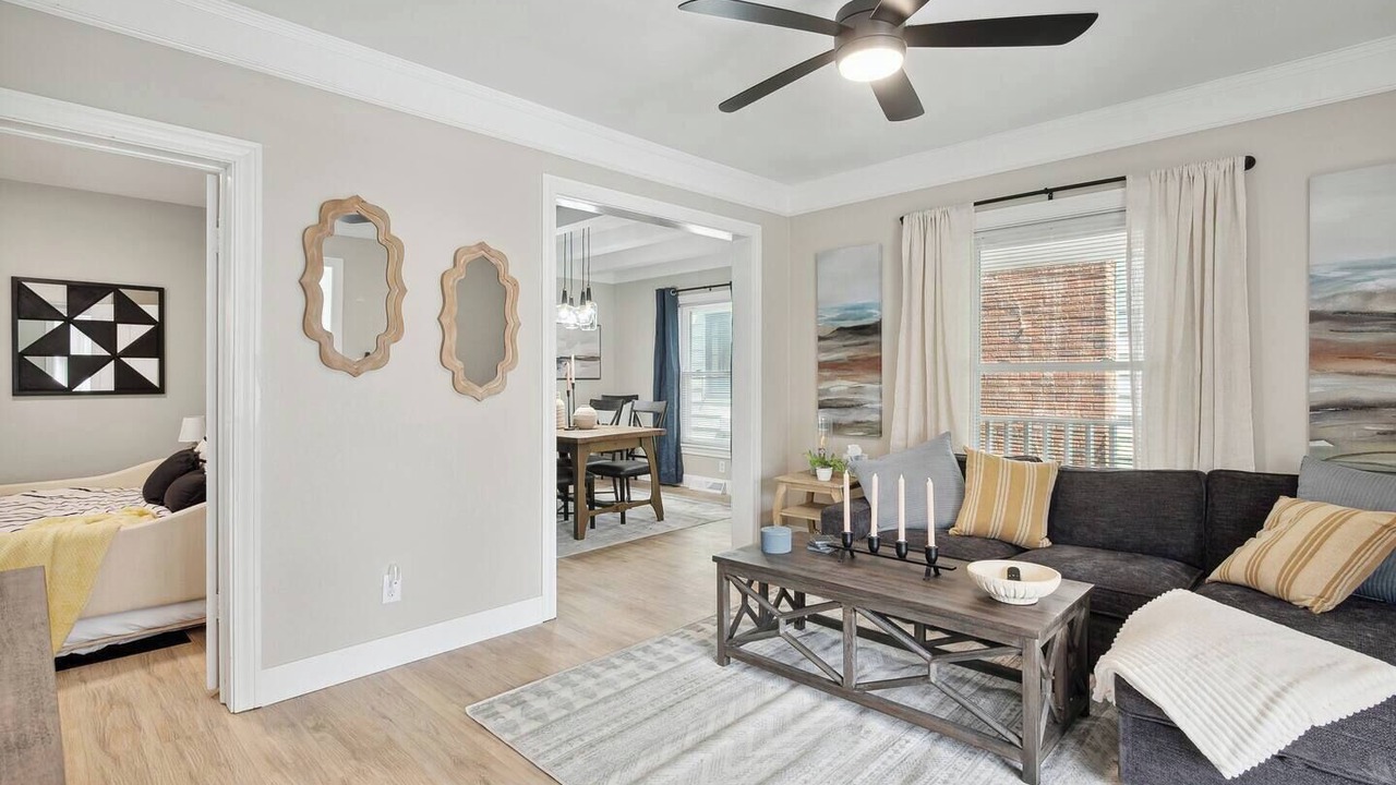 Photo of Livingroom in Lansing