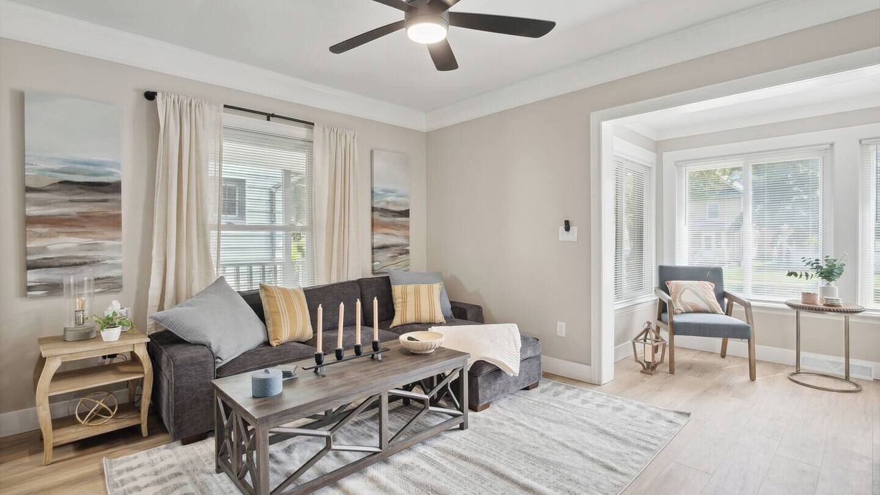 Photo of Livingroom in Lansing