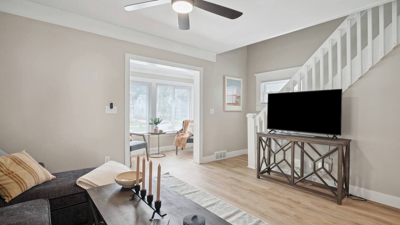 Photo of Livingroom in Lansing