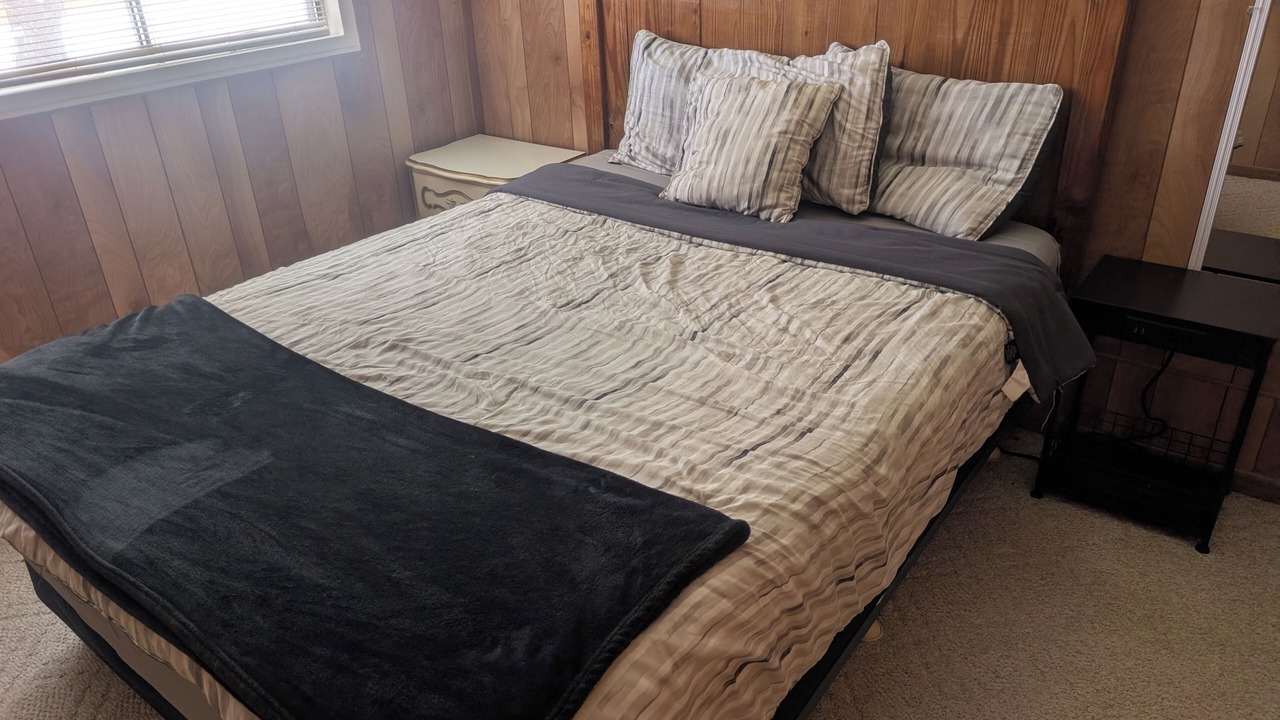 Photo of Bedroom in White Pine