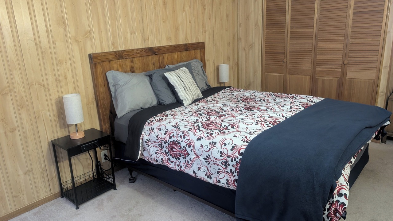 Photo of Bedroom in White Pine