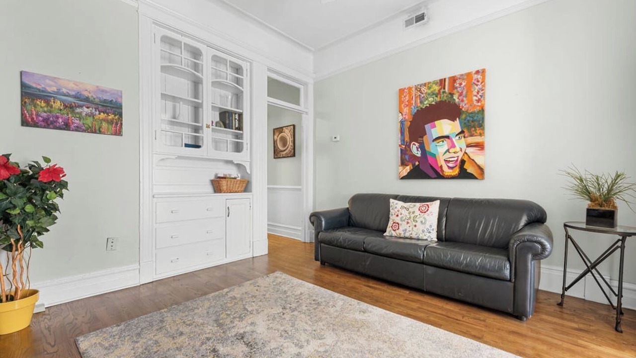 Photo of Livingroom in Near North Side