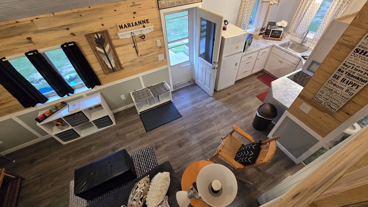 Photo of Livingroom in Montague