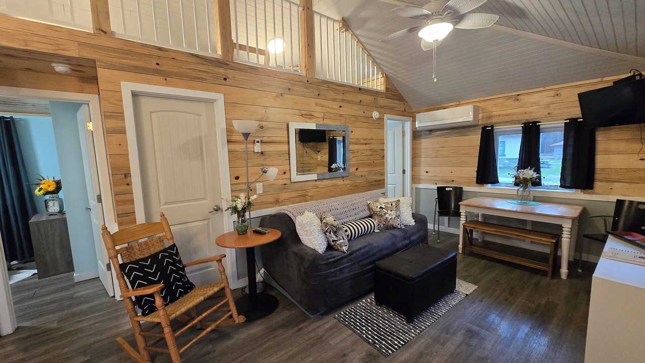 Photo of Livingroom in Montague