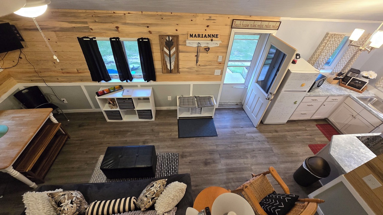 Photo of Livingroom in Montague