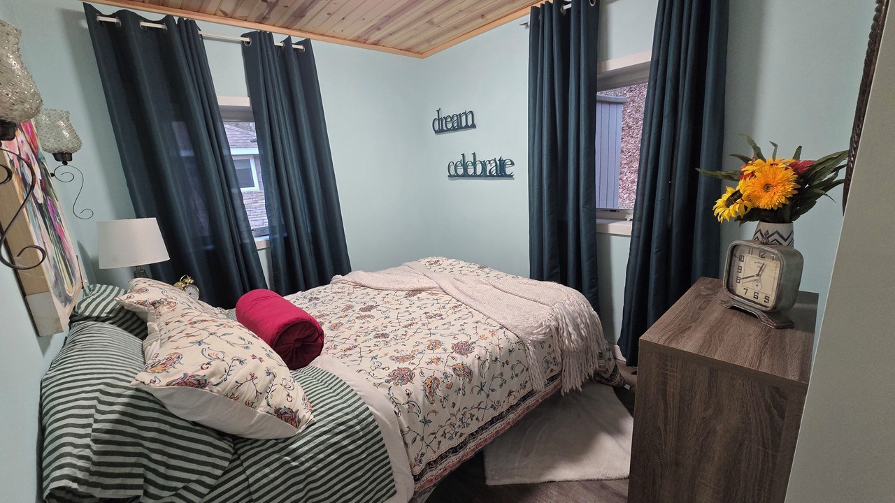 Photo of Bedroom in Montague