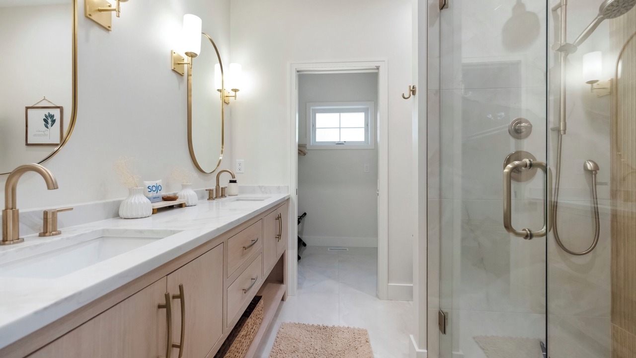Photo of Bathroom in Union Pier