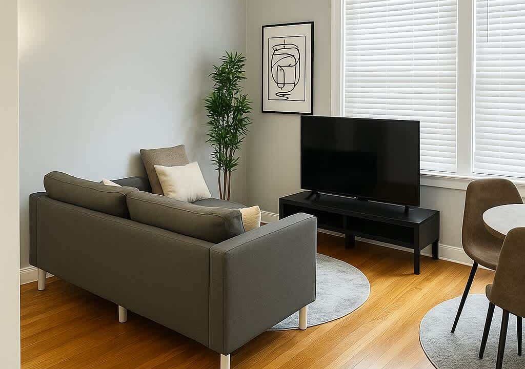 Photo of Livingroom in West Lakeview
