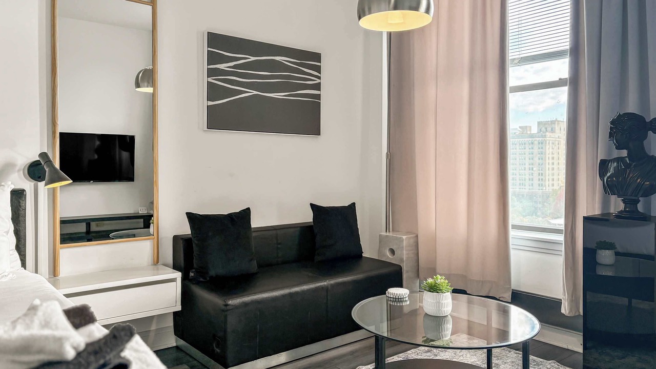 Photo of Livingroom in East Hyde Park