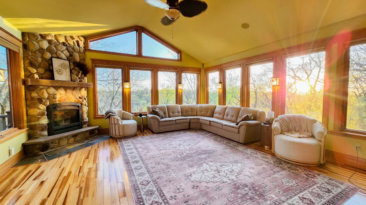 Photo of Livingroom in The Galena Territory