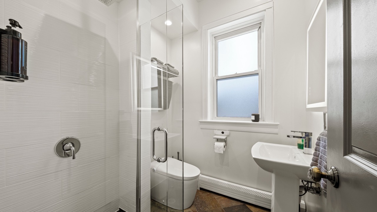 Photo of Bathroom in Rogers Park