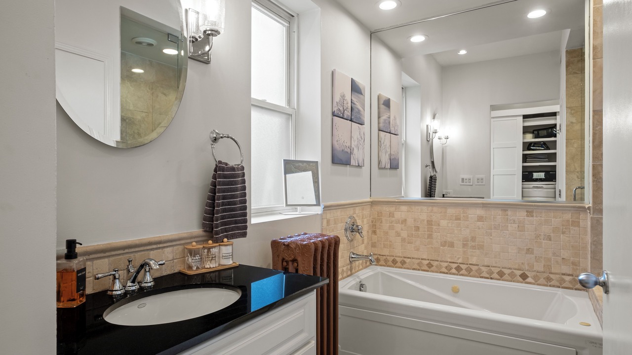 Photo of Bathroom in Rogers Park