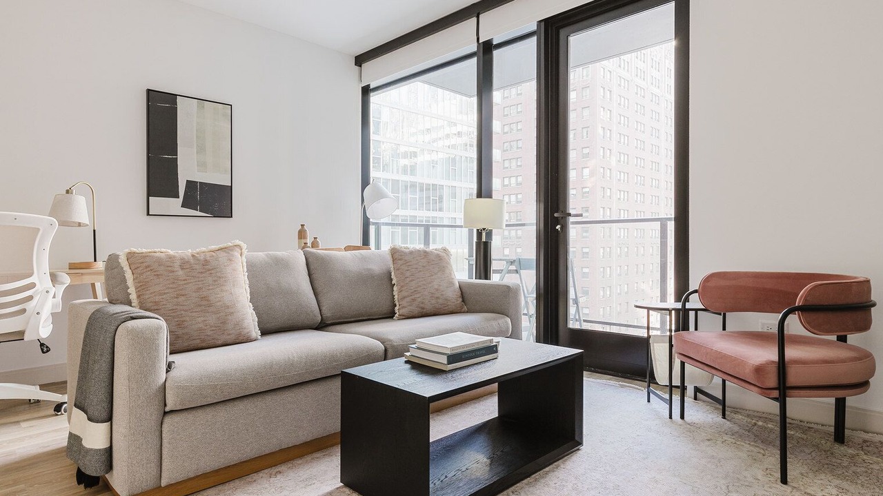 Photo of Livingroom in Streeterville