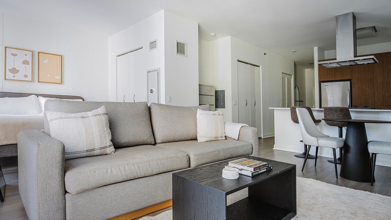 Photo of Livingroom in Streeterville