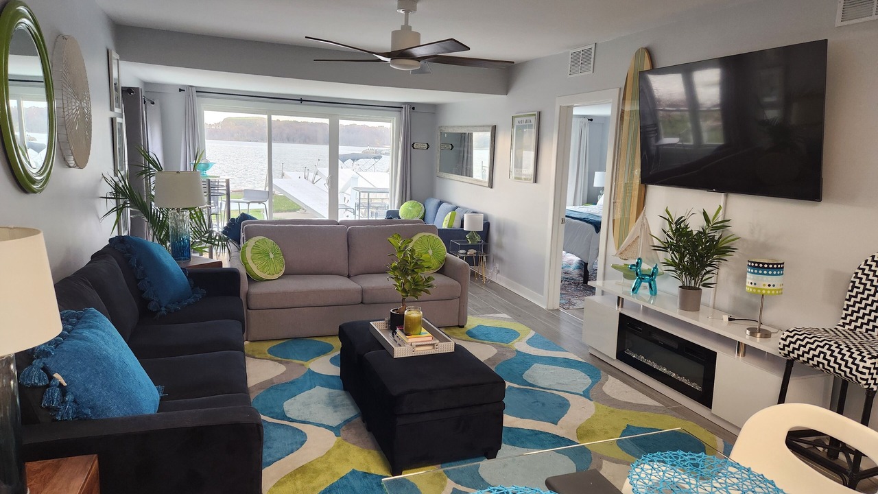 Photo of Livingroom in Norton Shores